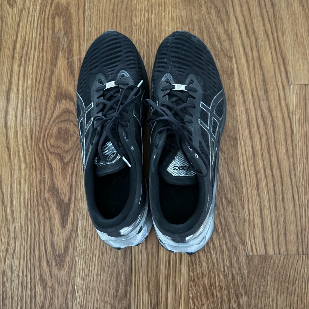 ASICS Men's Black and Gray and Silver Athletic Shoes